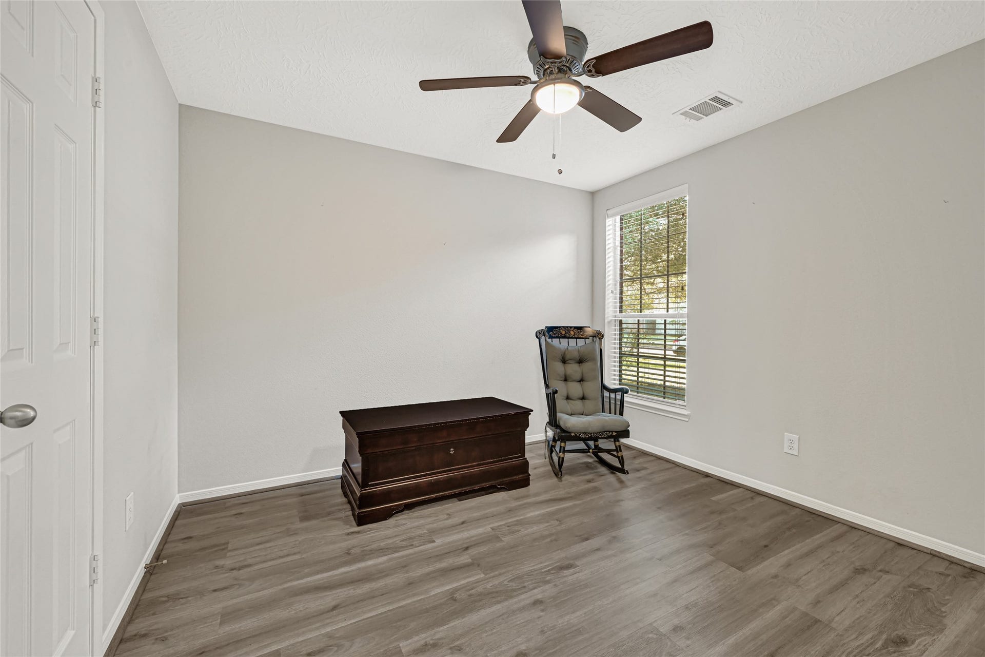 804 Cherry Blossom Drive, League City, TX 77573 secondary bathroom
