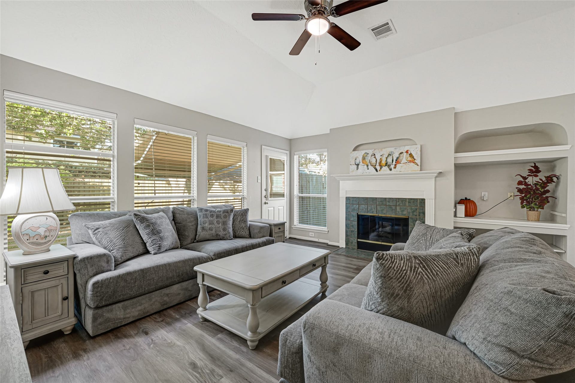 804 Cherry Blossom Drive, League City, TX 77573 living room overlooks the backyard