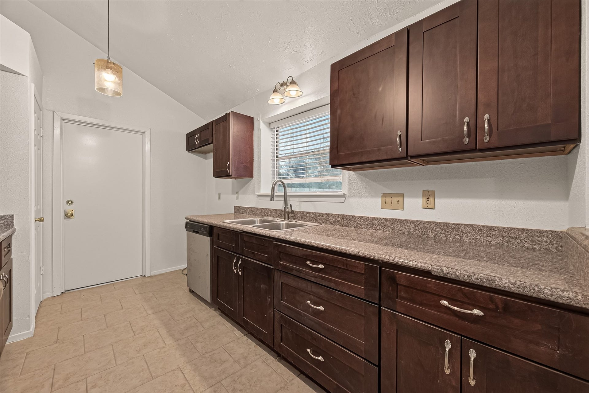 2714 S Brompton Drive, Pearland, TX 77584 2714 S Brompton Drive, Pearland, TX 77584