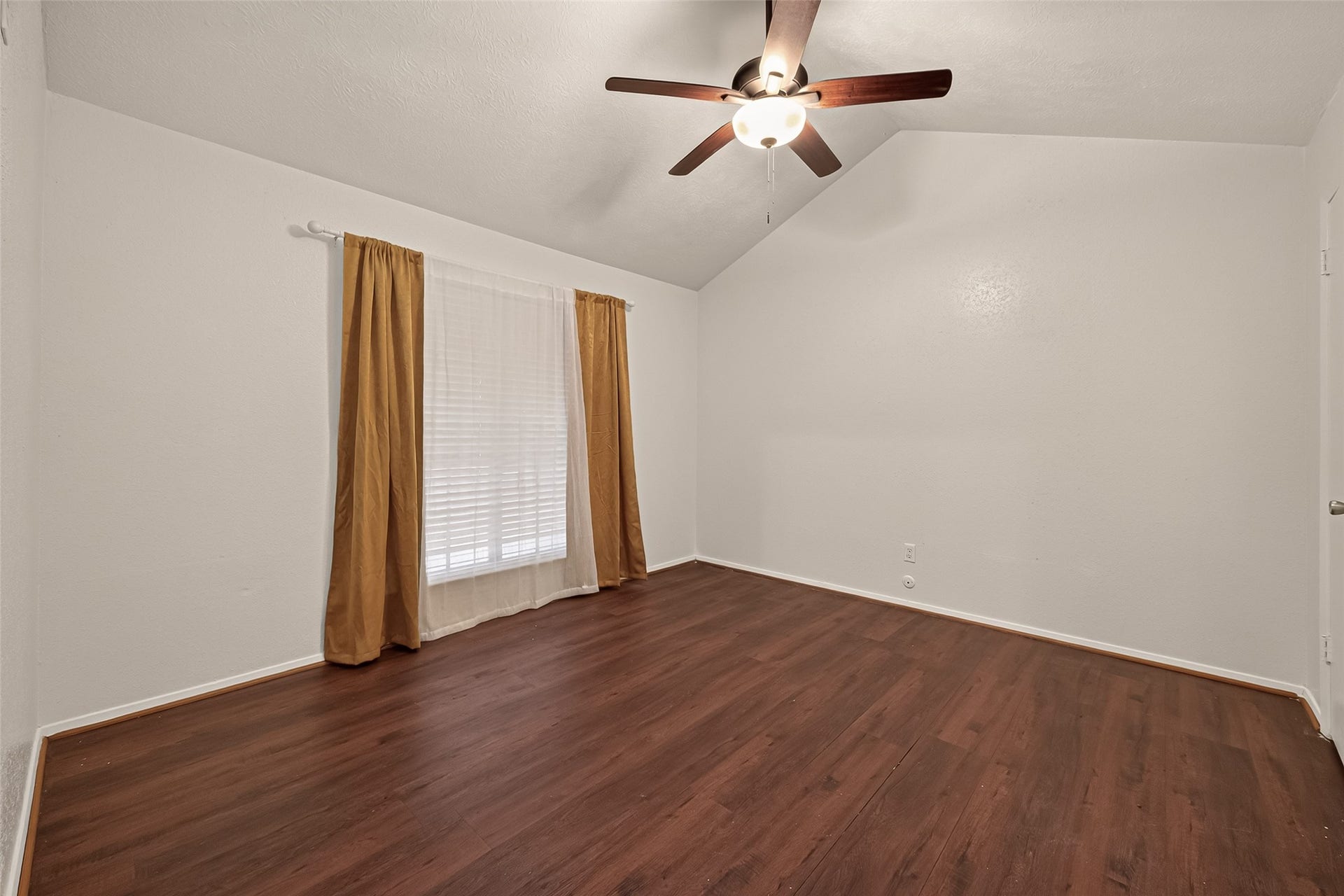 2714 S Brompton Drive, Pearland, TX 77584 2714 S Brompton Drive, Pearland, TX 77584