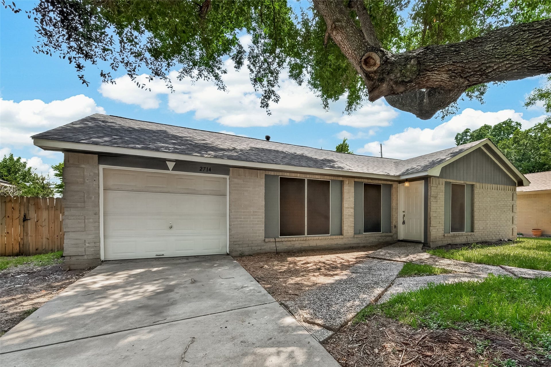 2714 S Brompton Drive, Pearland, TX 77584 2714 S Brompton Drive, Pearland, TX 77584