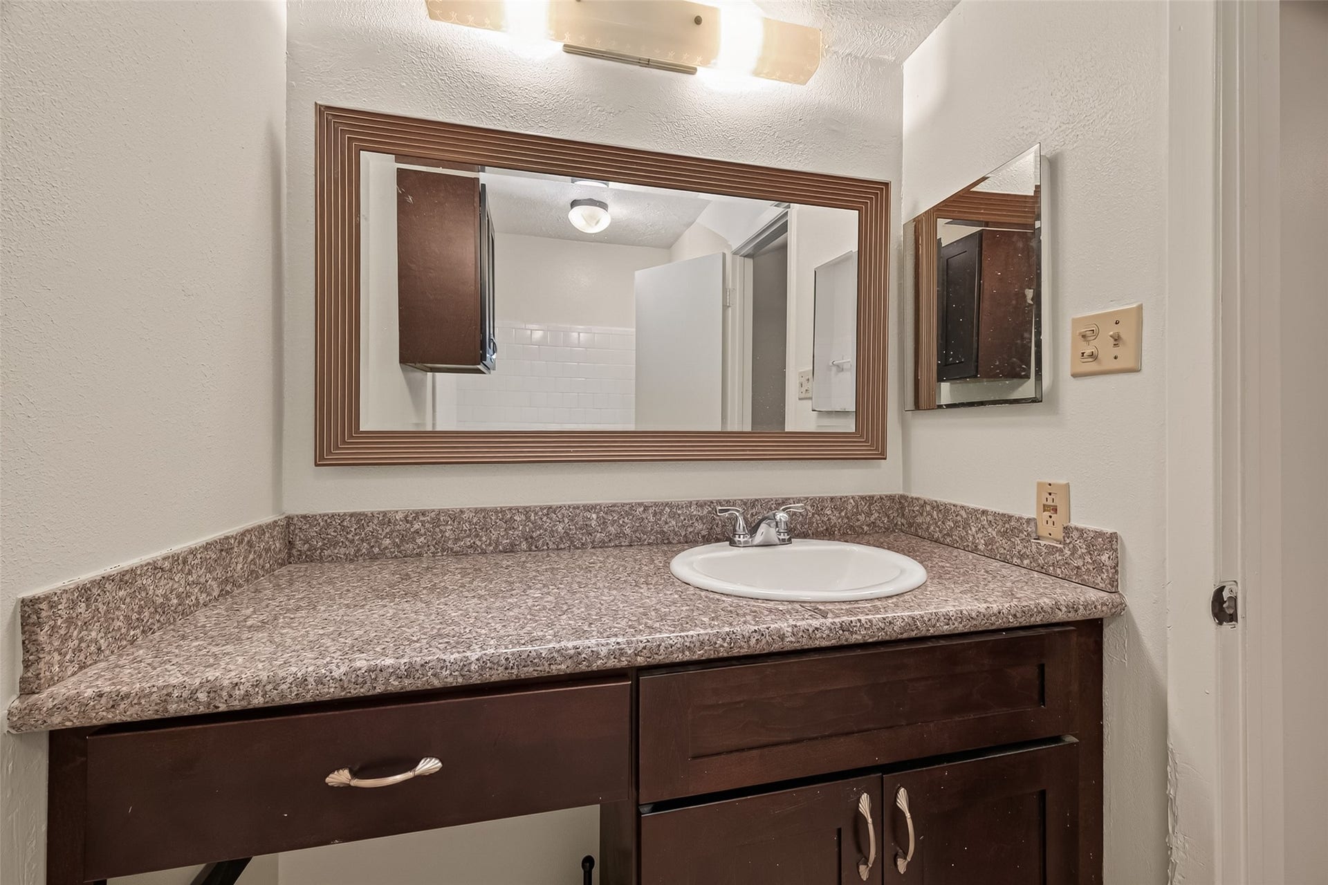2714 S Brompton Drive, Pearland, TX 77584 2714 S Brompton Drive, Pearland, TX 77584