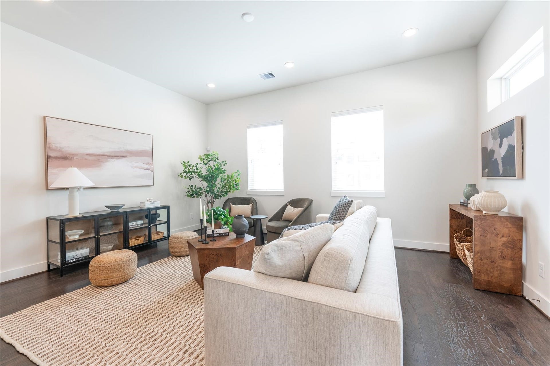 5518 Wheatley Street, #B, Houston, TX 77091 Living room filled with natural light