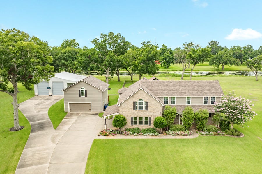 Property photo for 514 Winchester Trail, Angleton, TX