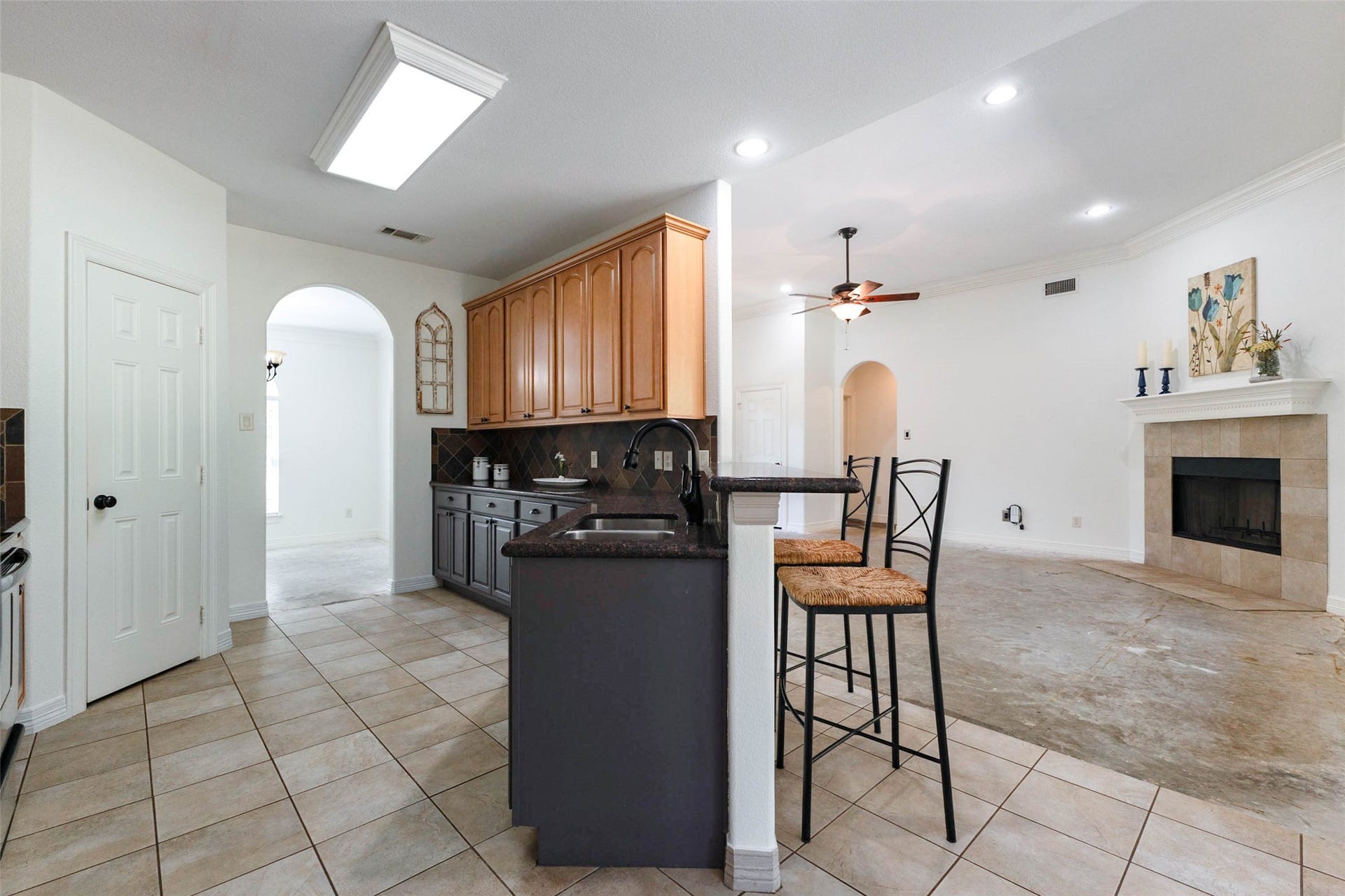 346 Skylark Street, Magnolia, TX 77355 Looking from the kitchen into the living room, you'll appreciate the convenient breakfast bar, double sink, and nearby pantry. The refrigerator stays with the home, too!