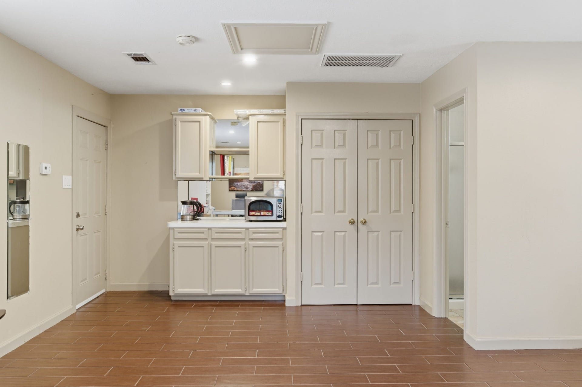 14114 Scarborough Fair Street, Houston, TX 77077 Plenty of storage space!