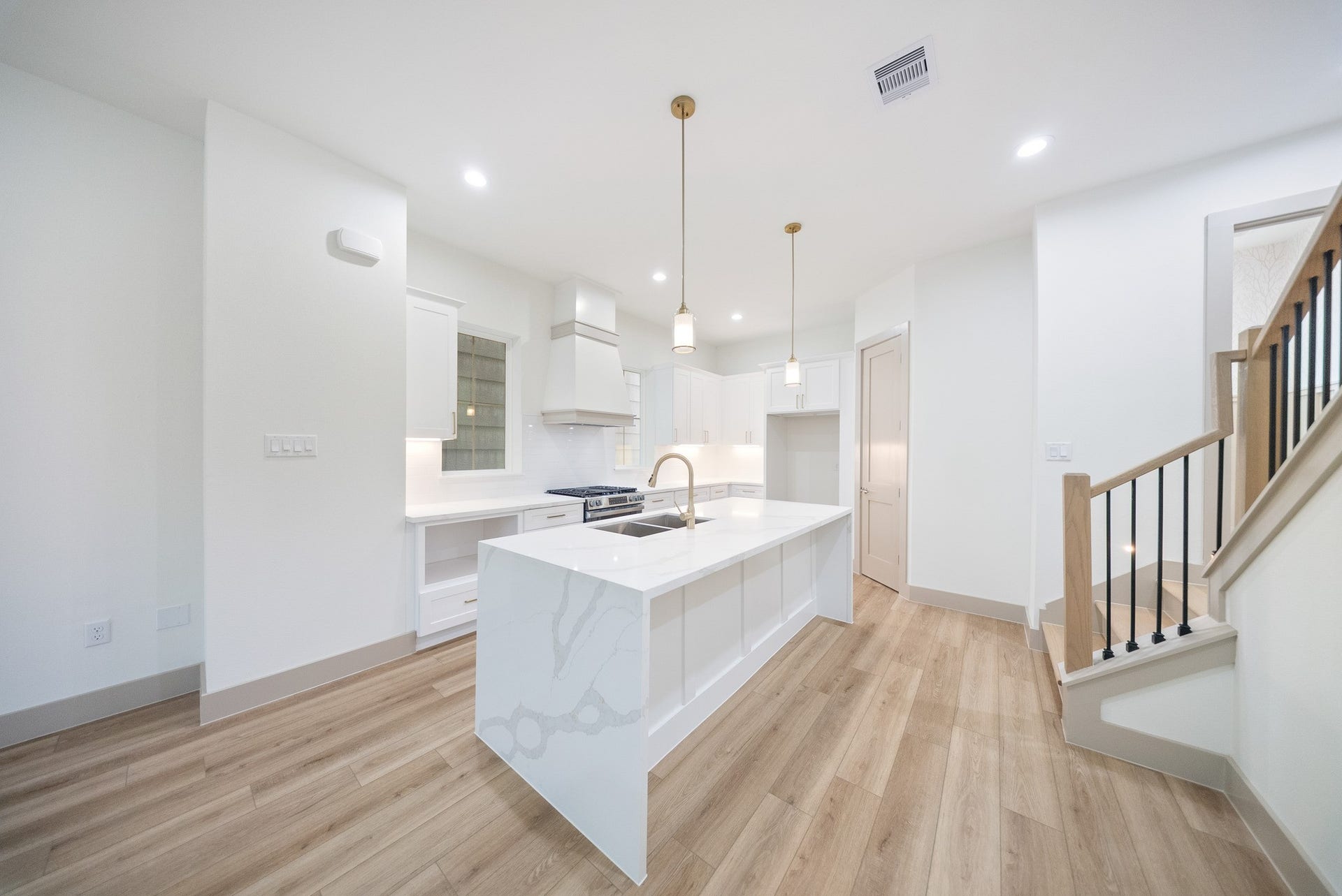 1124 Weiss Street, Houston, TX 77009 1124 Weiss Street, Houston, TX 77009