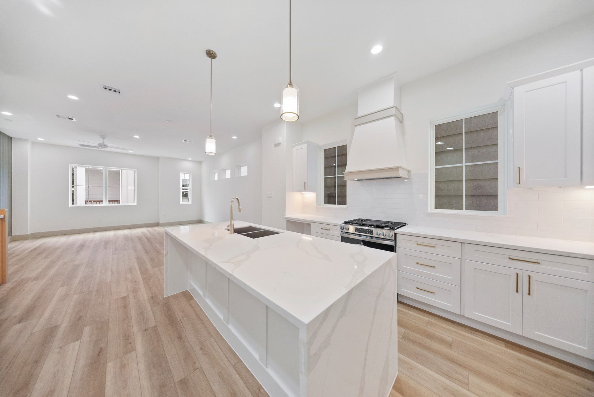 1124 Weiss Street, Houston, TX 77009 1124 Weiss Street, Houston, TX 77009