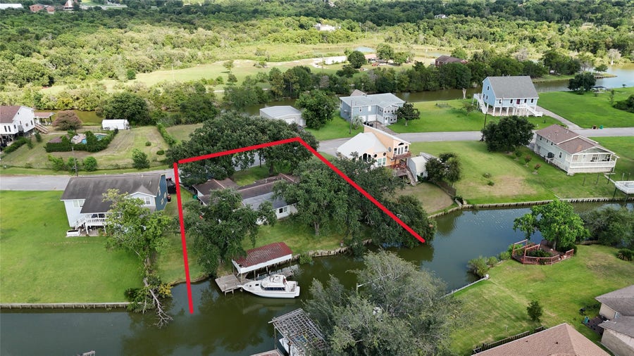 Property photo for 211 Rue Orleans Street, Baytown, TX