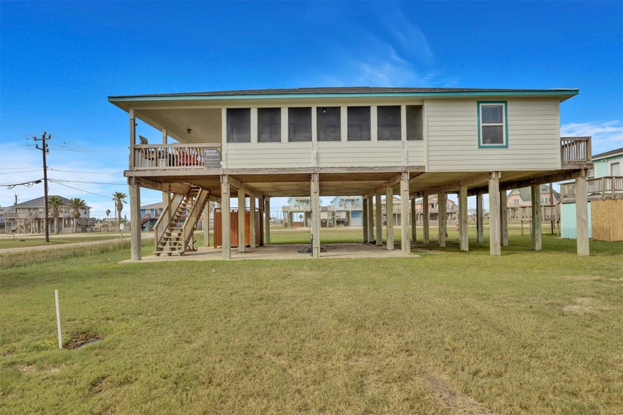 Property photo for 818 Sea Shell Drive, Freeport, TX