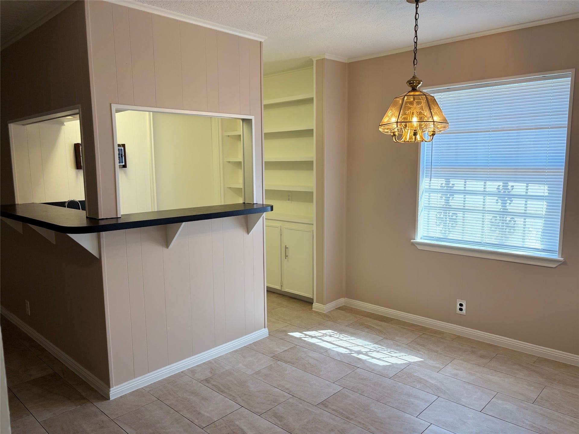 Breakfast Area Open to Wet Bar Area