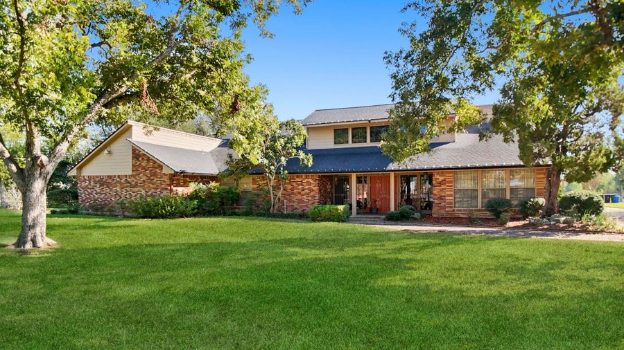 Property photo for 11318 Wallisville Road, Houston, TX