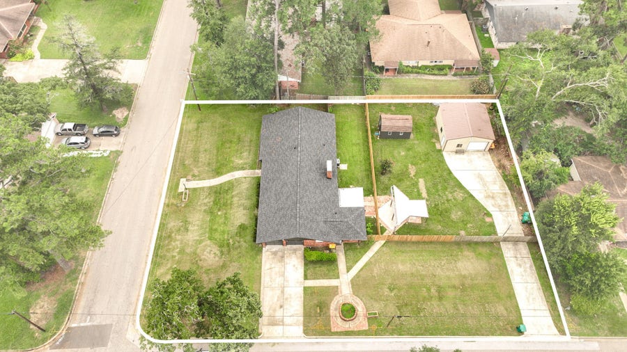Property photo for 1703 N Roberson Street, Conroe, TX