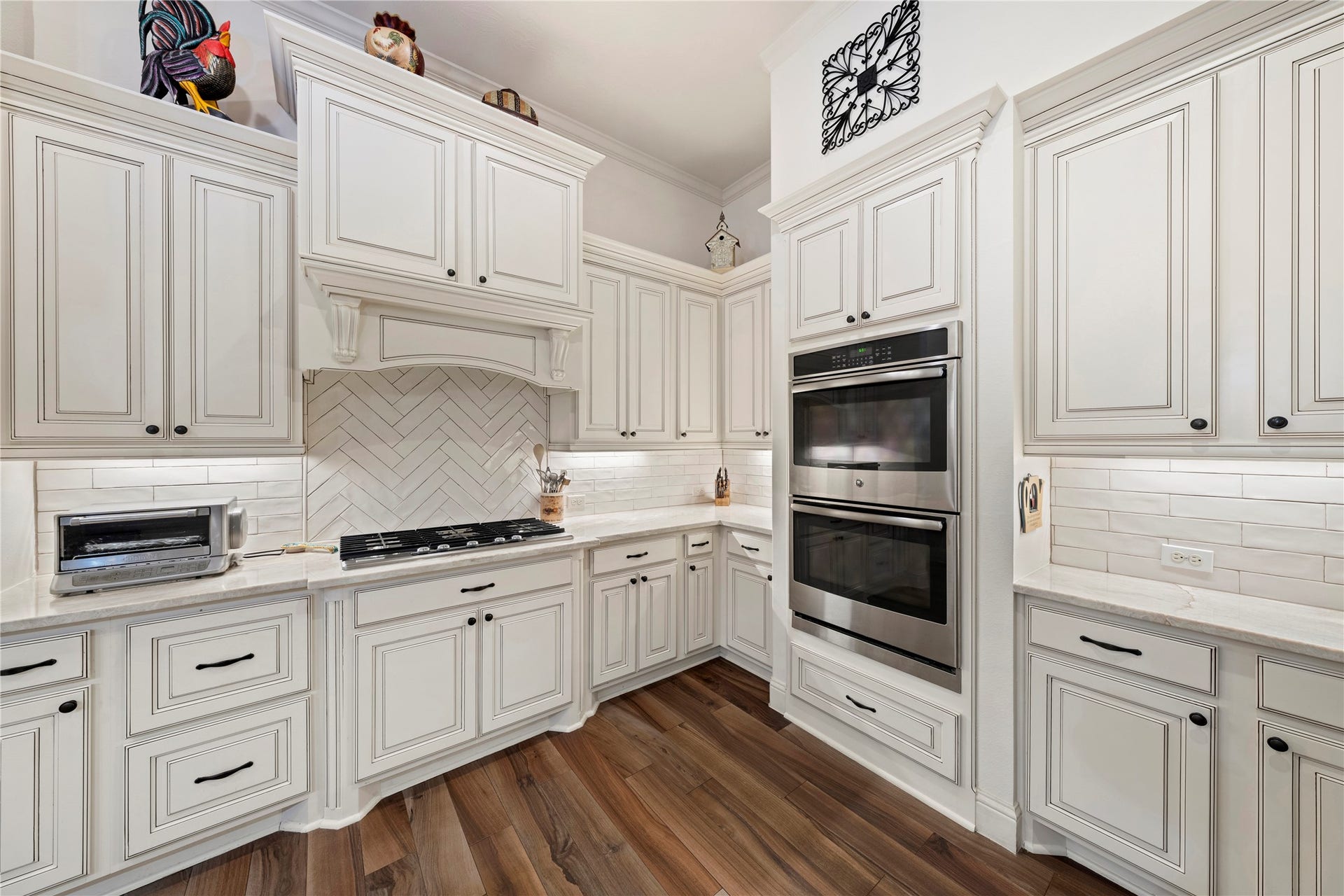 Experience culinary luxury in this elegant kitchen, featuring a sleek double oven and a high-performance gas stove, perfect for your gourmet creations.