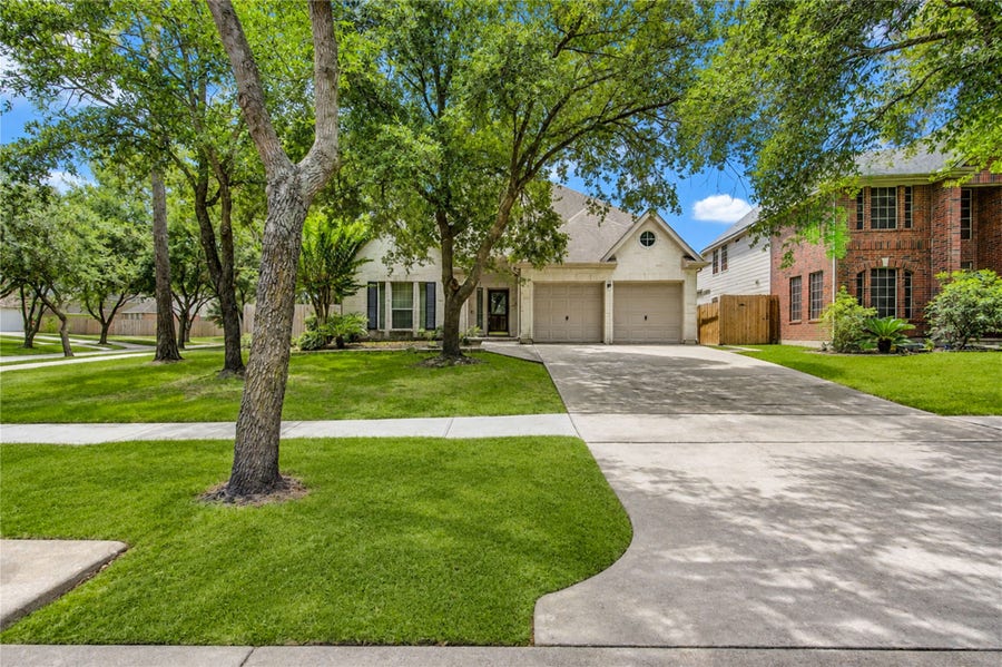 Property photo for 14009 Hollow Canyon Lane, Rosharon, TX
