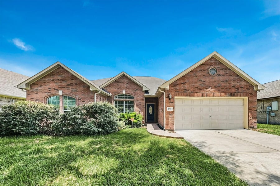 Property photo for 1016 Brazos Court, League City, TX