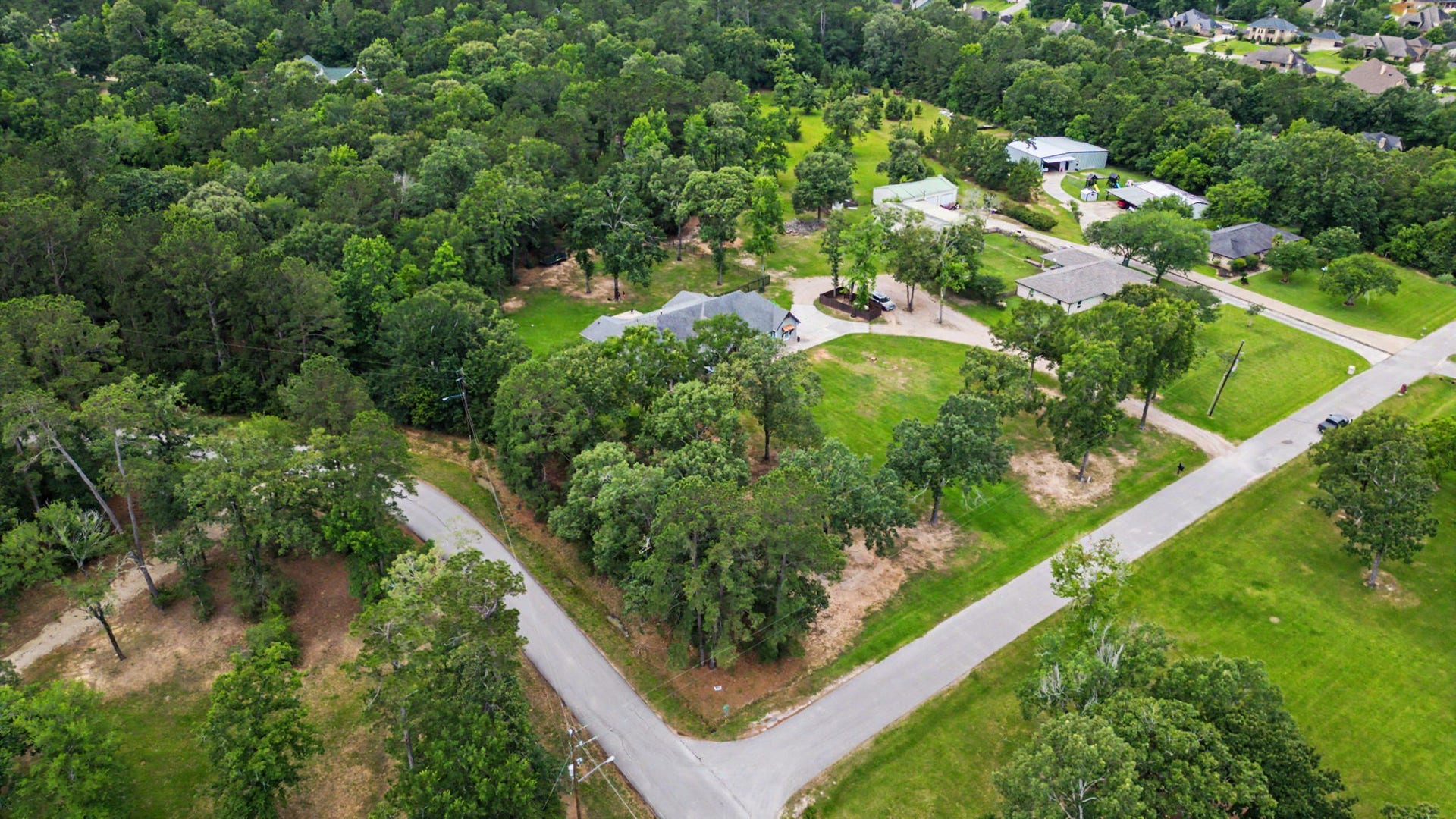 11865 Hope Lane, Magnolia, TX 77354 Come enjoy a relaxed rural atmosphere, while being close to shopping and dining!
