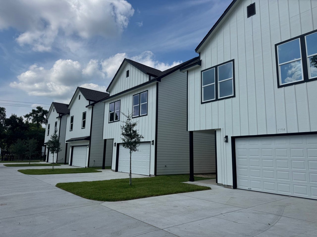 1304 Duff Lane, Houston, TX 77022 1304 Duff Lane, Houston, TX 77022
