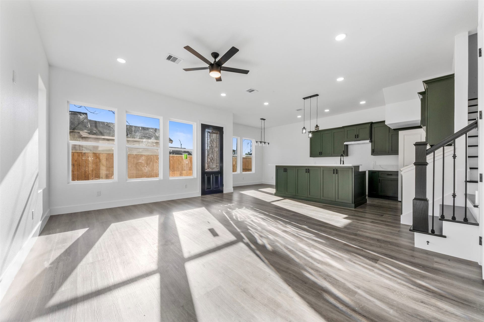 1304 Duff Lane, Houston, TX 77022 1304 Duff Lane, Houston, TX 77022