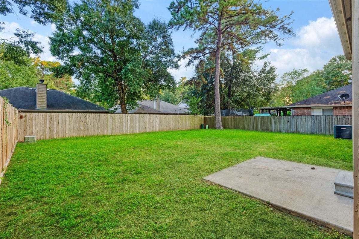 12097 La Salle Branch, Conroe, TX 77304 Large fully fenced backyard