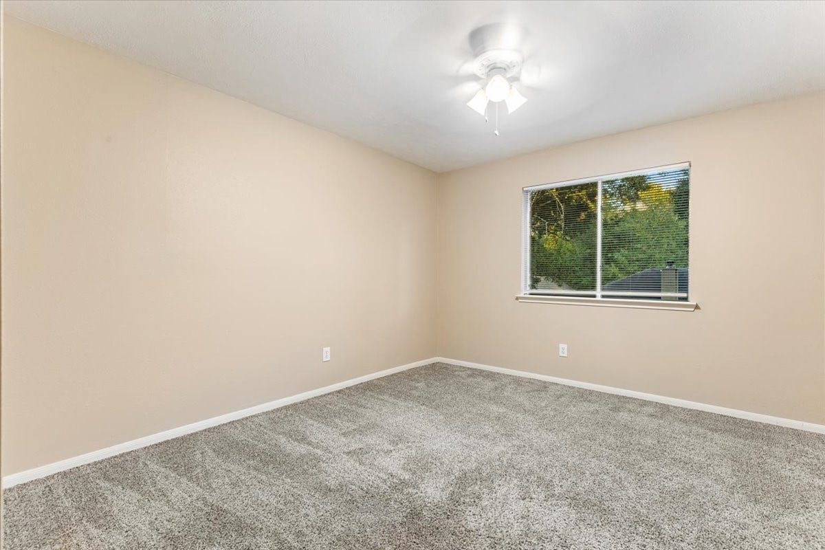 12097 La Salle Branch, Conroe, TX 77304 Guest beroom #1