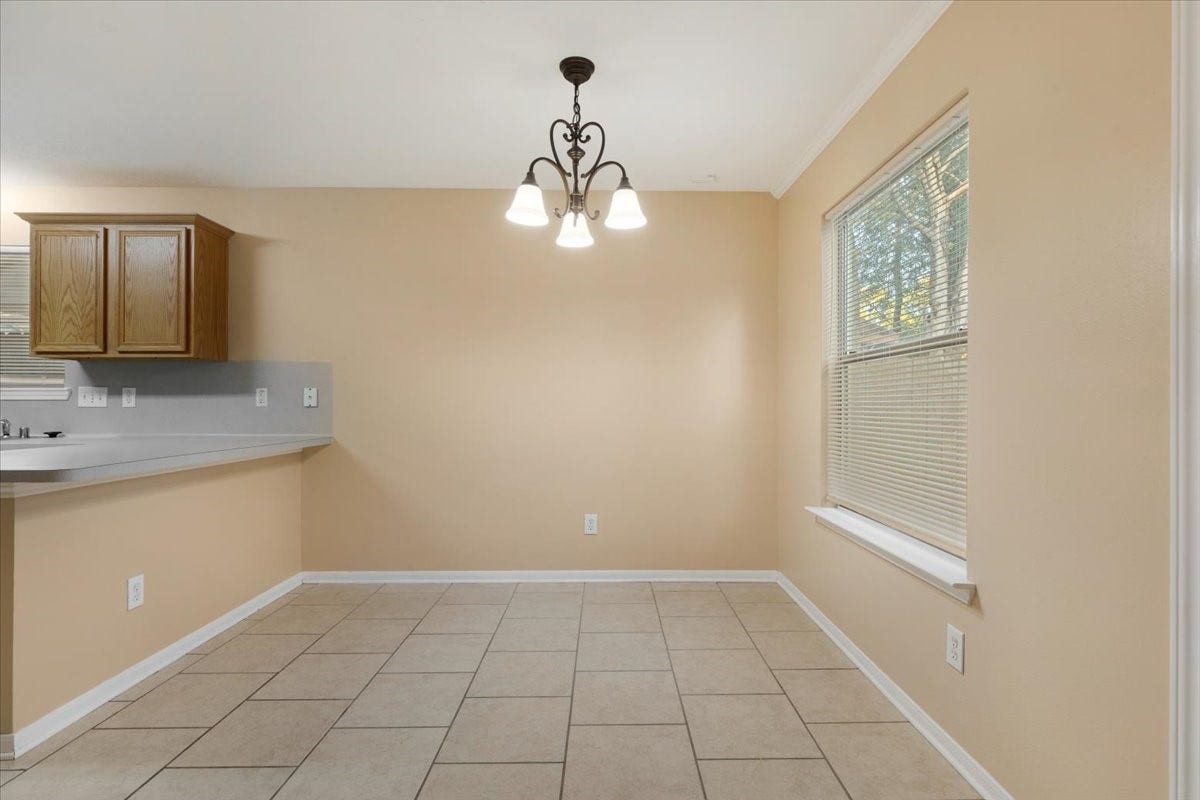 12097 La Salle Branch, Conroe, TX 77304 Breakfast area