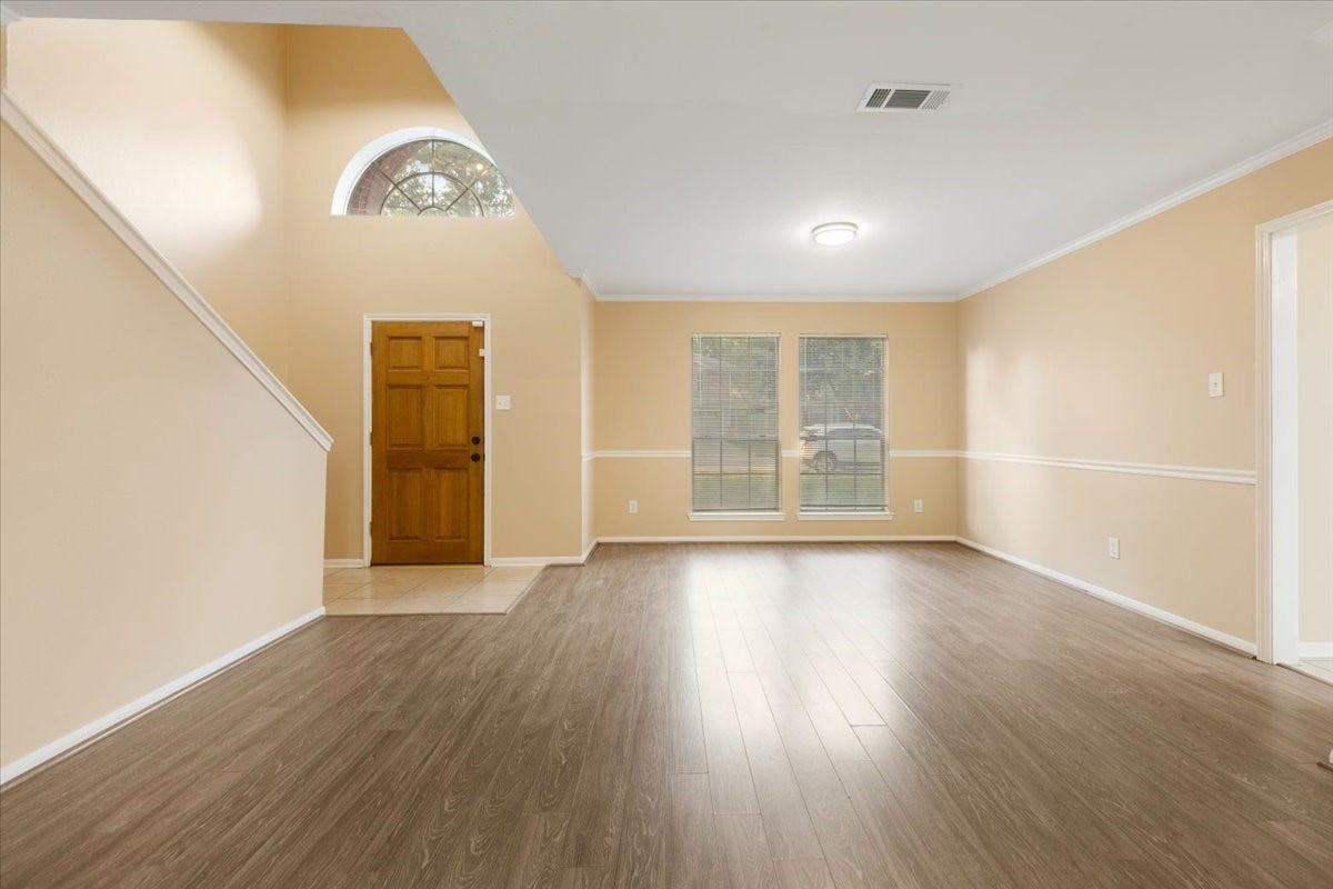 12097 La Salle Branch, Conroe, TX 77304 Specious dining area off the living room