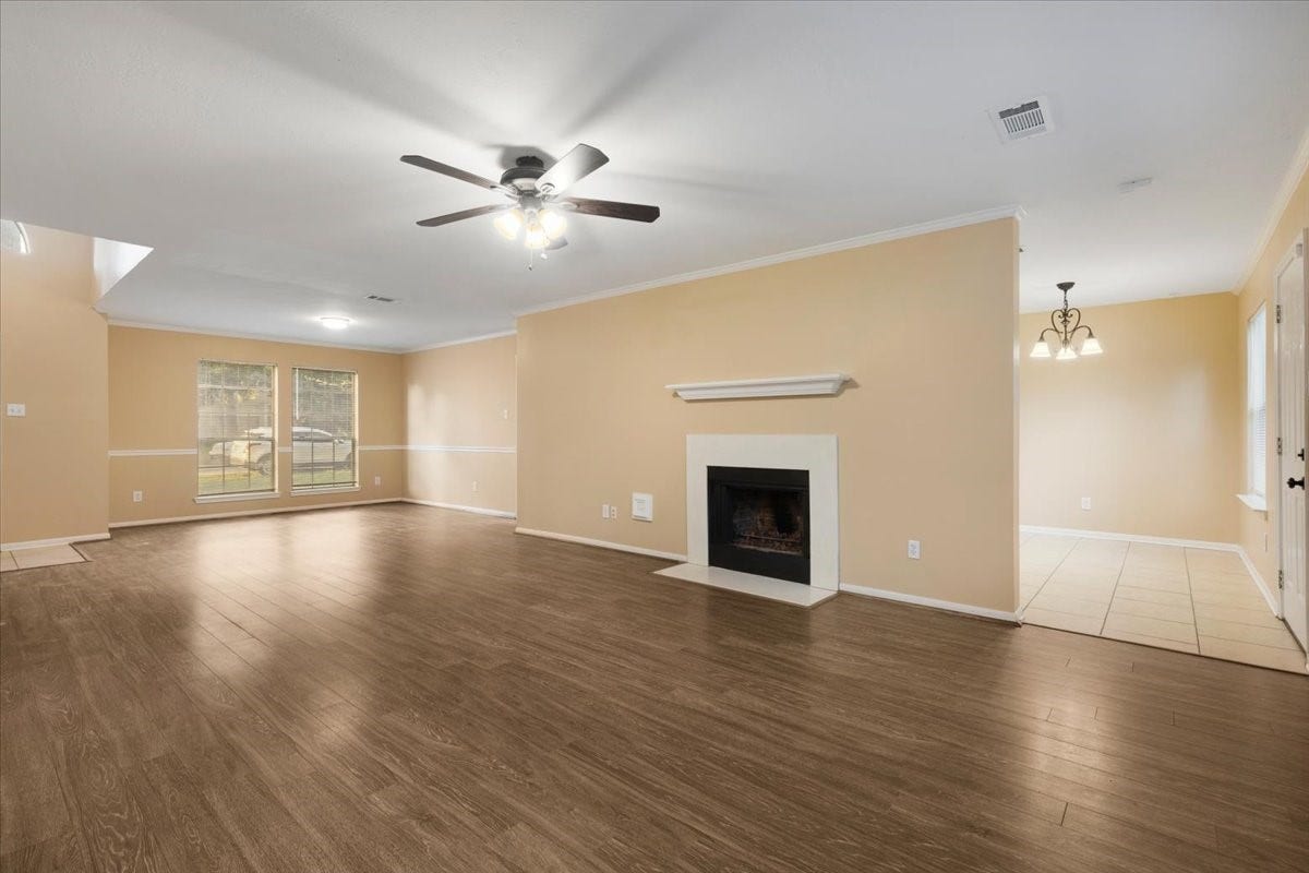 12097 La Salle Branch, Conroe, TX 77304 Large living room
