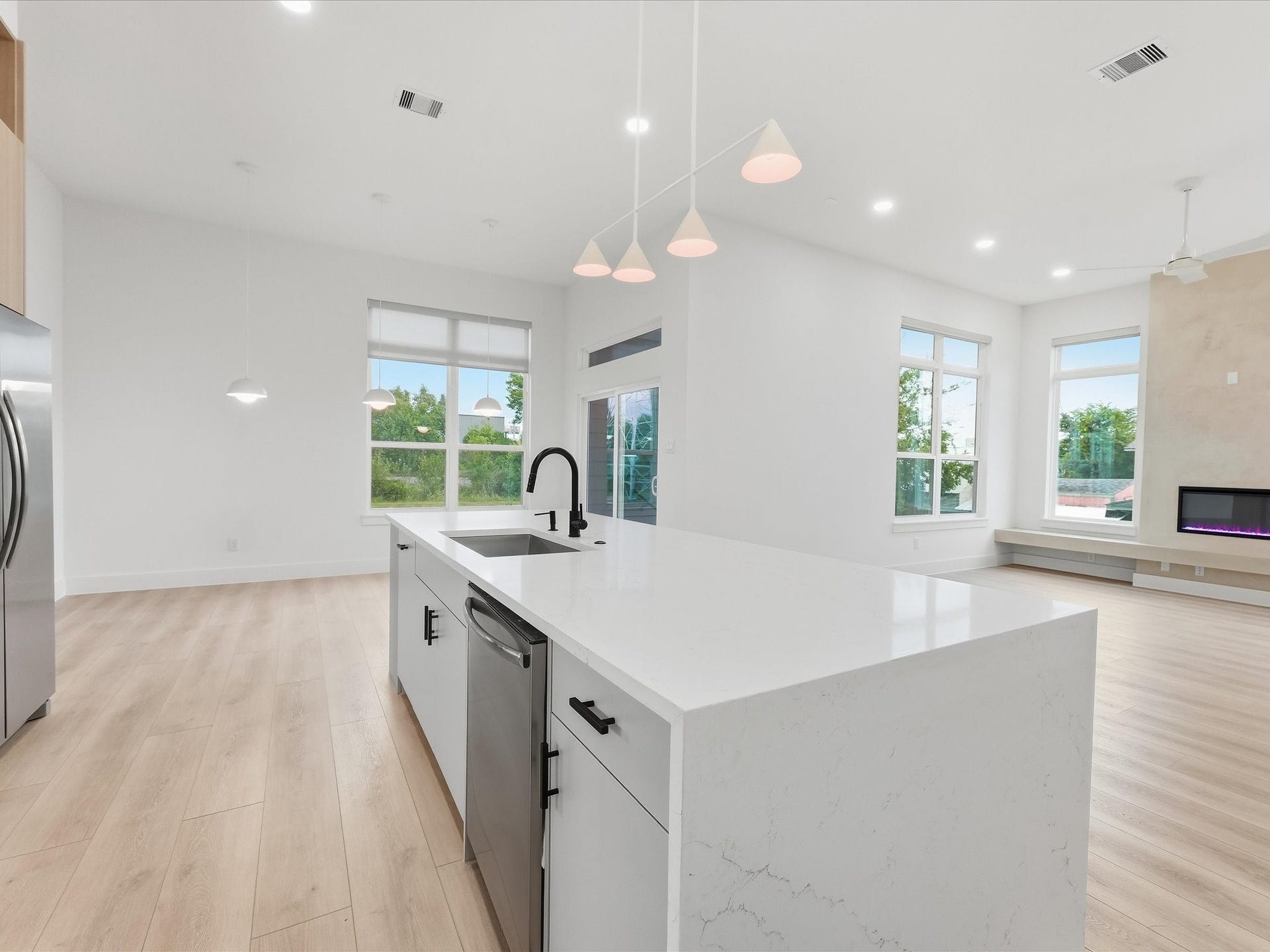 1423 E 36th Street, Houston, TX 77022 1423 E 36th Street, Houston, TX 77022