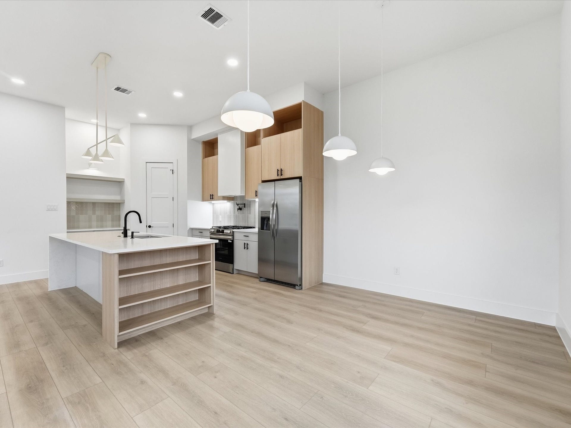 1423 E 36th Street, Houston, TX 77022 1423 E 36th Street, Houston, TX 77022