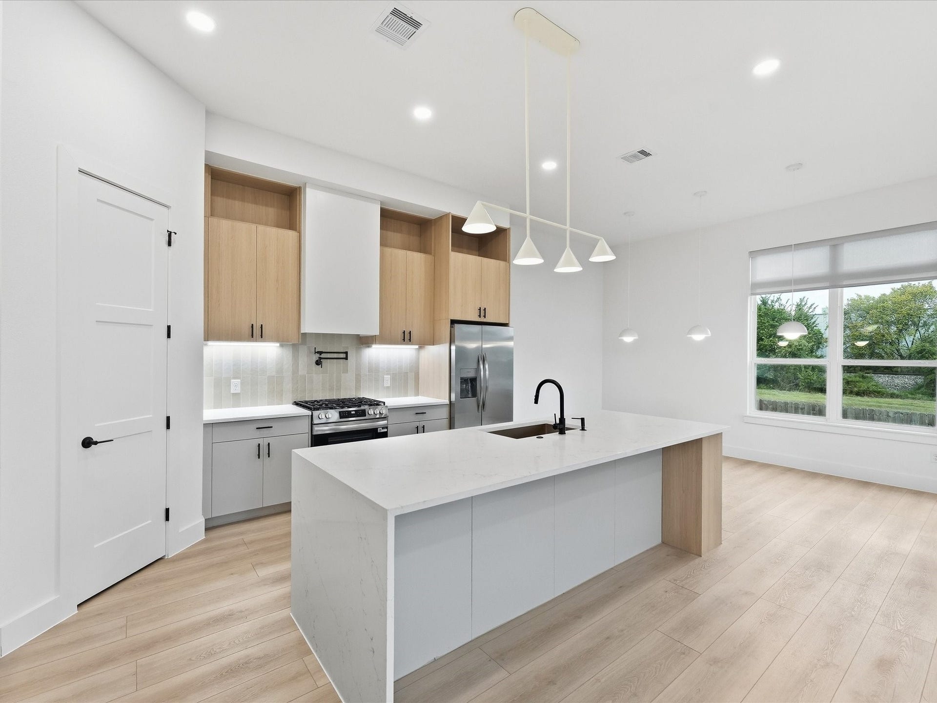 1423 E 36th Street, Houston, TX 77022 1423 E 36th Street, Houston, TX 77022