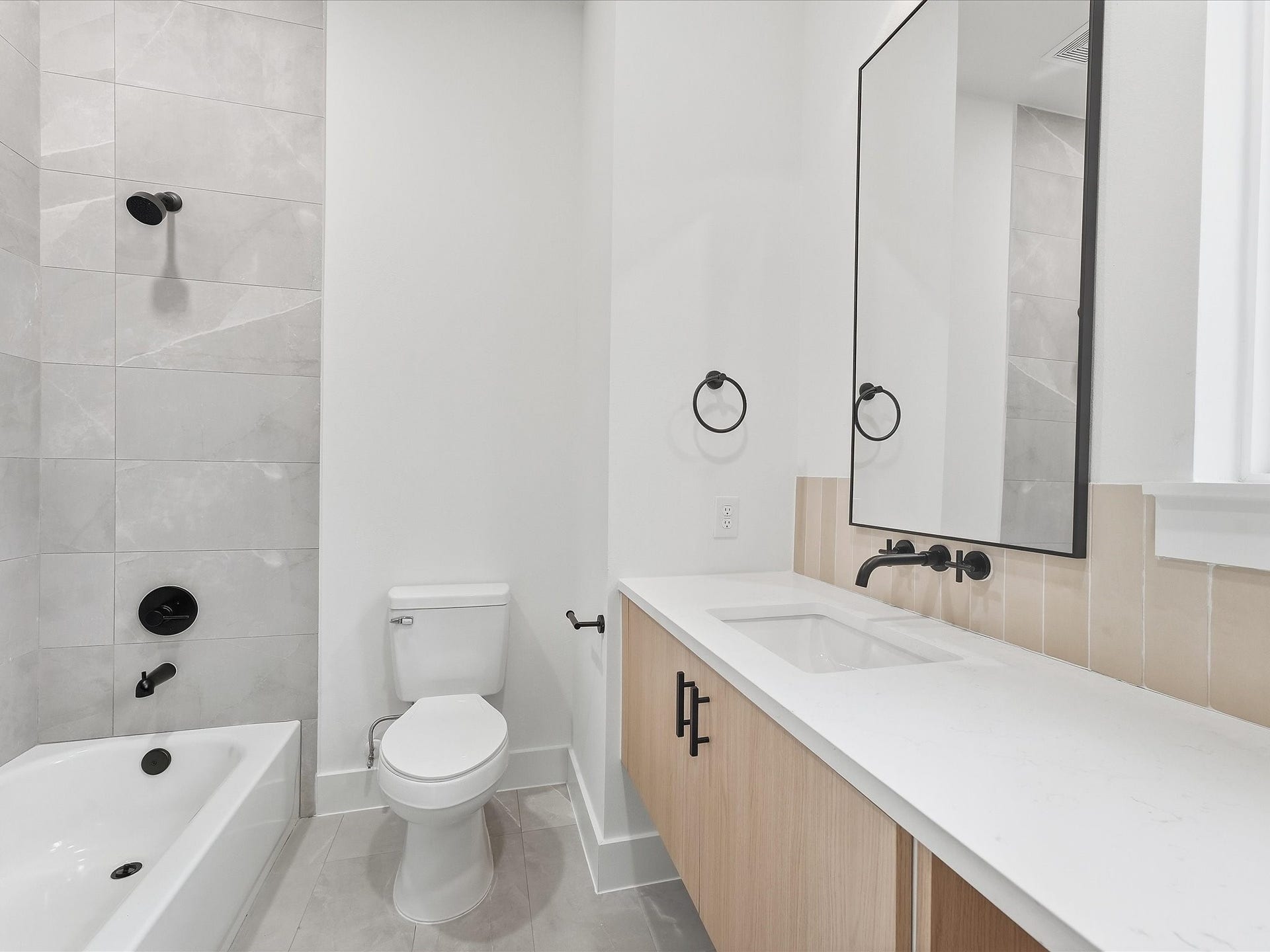 1423 E 36th Street, Houston, TX 77022 1423 E 36th Street, Houston, TX 77022