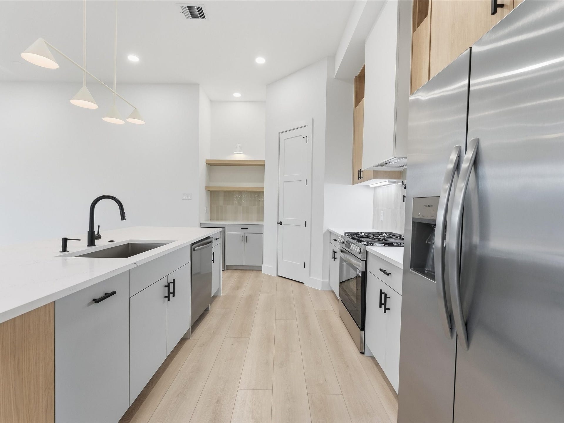 1423 E 36th Street, Houston, TX 77022 1423 E 36th Street, Houston, TX 77022
