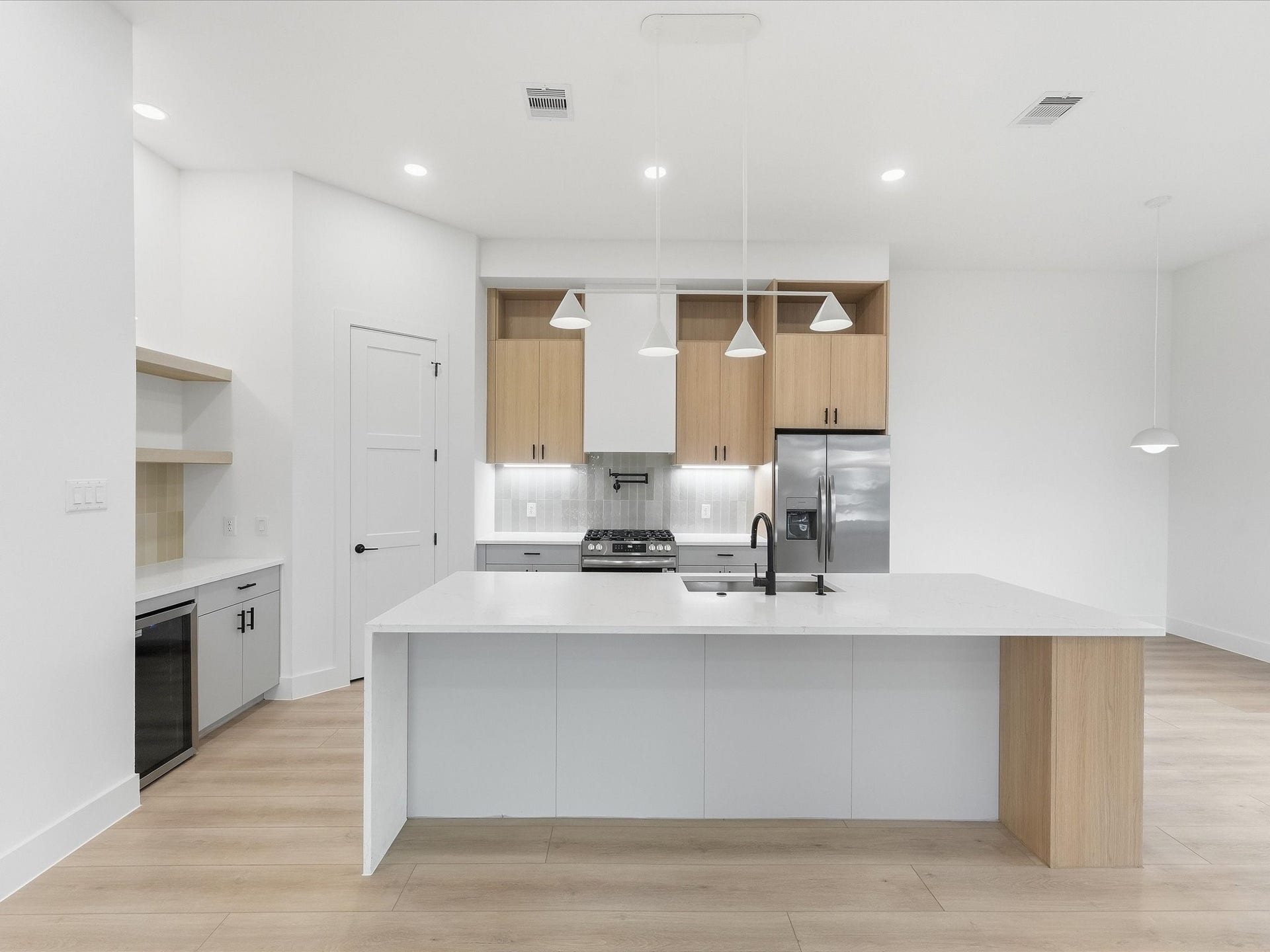 1423 E 36th Street, Houston, TX 77022 1423 E 36th Street, Houston, TX 77022