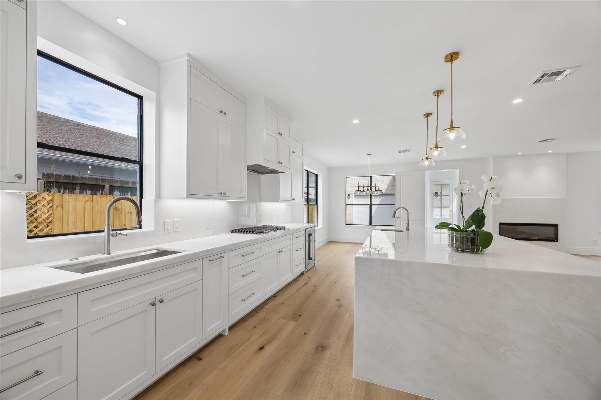 4714 W Alabama Street, Houston, TX 77027 The stunning marble countertops, stainless appliances, and ample storage make this kitchen an entertainer's dream!