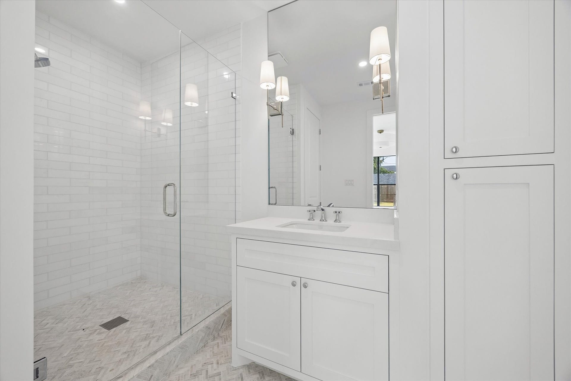4714 W Alabama Street, Houston, TX 77027 Gorgeous full bath with marble tile and high-end finishes!
