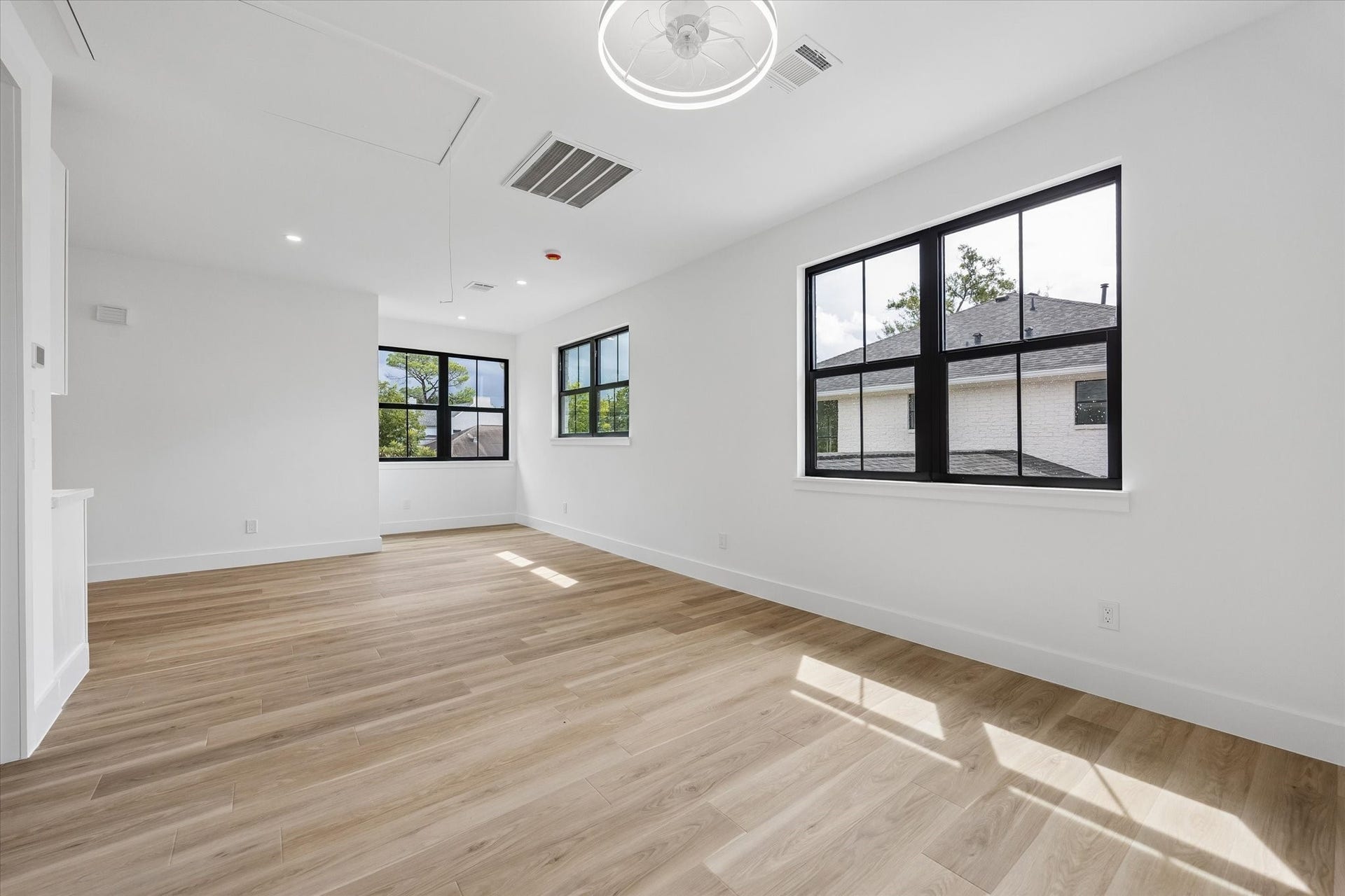 4714 W Alabama Street, Houston, TX 77027 Guest quarters living space with great views!