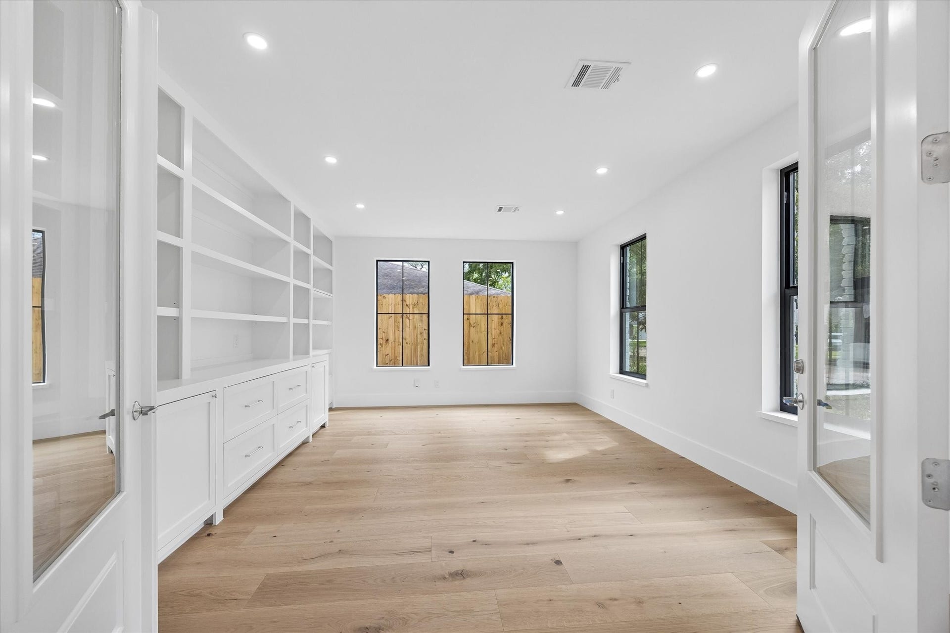 4714 W Alabama Street, Houston, TX 77027 Gorgeous private study with custom built-ins!