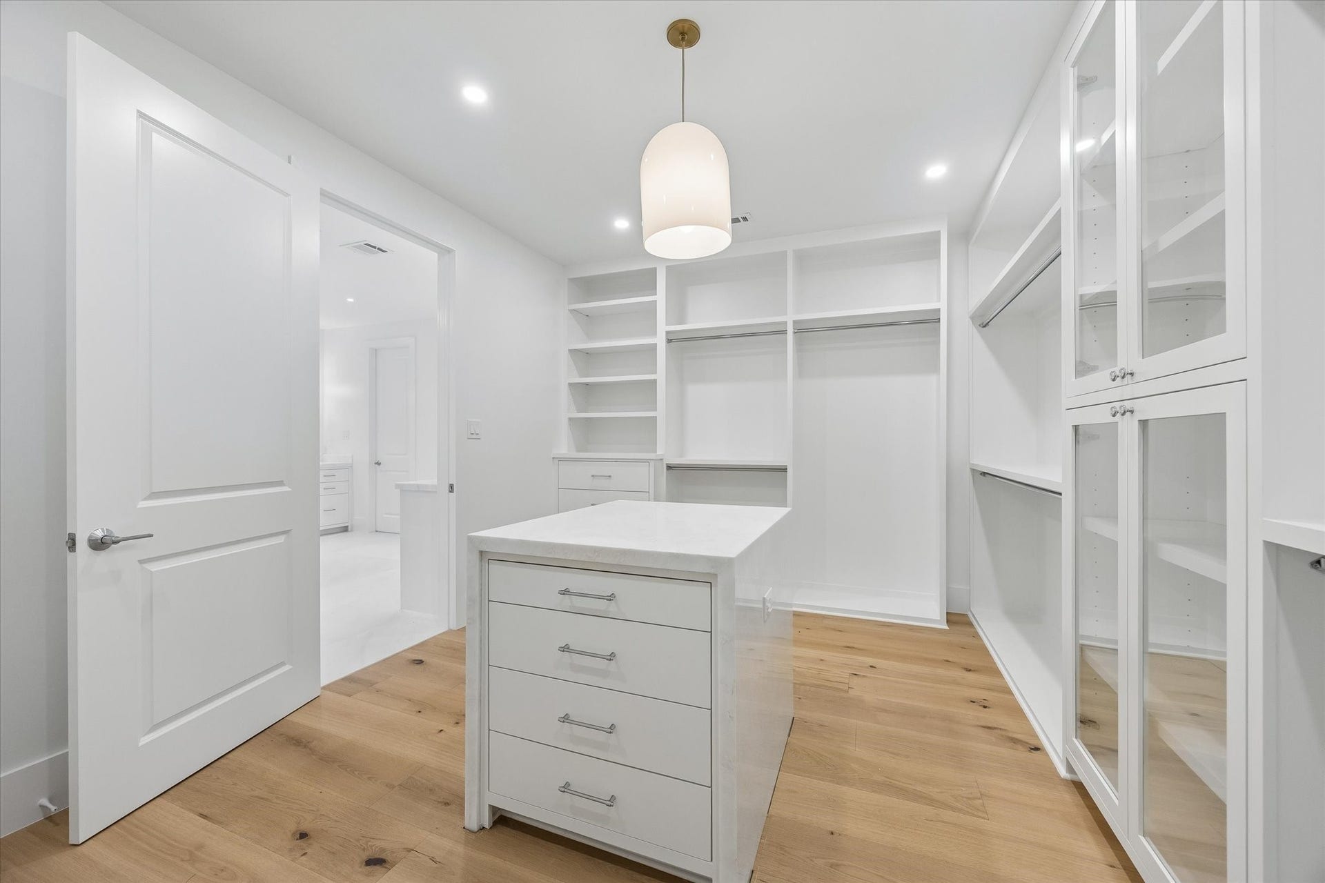 4714 W Alabama Street, Houston, TX 77027 Closet dreams are made of!