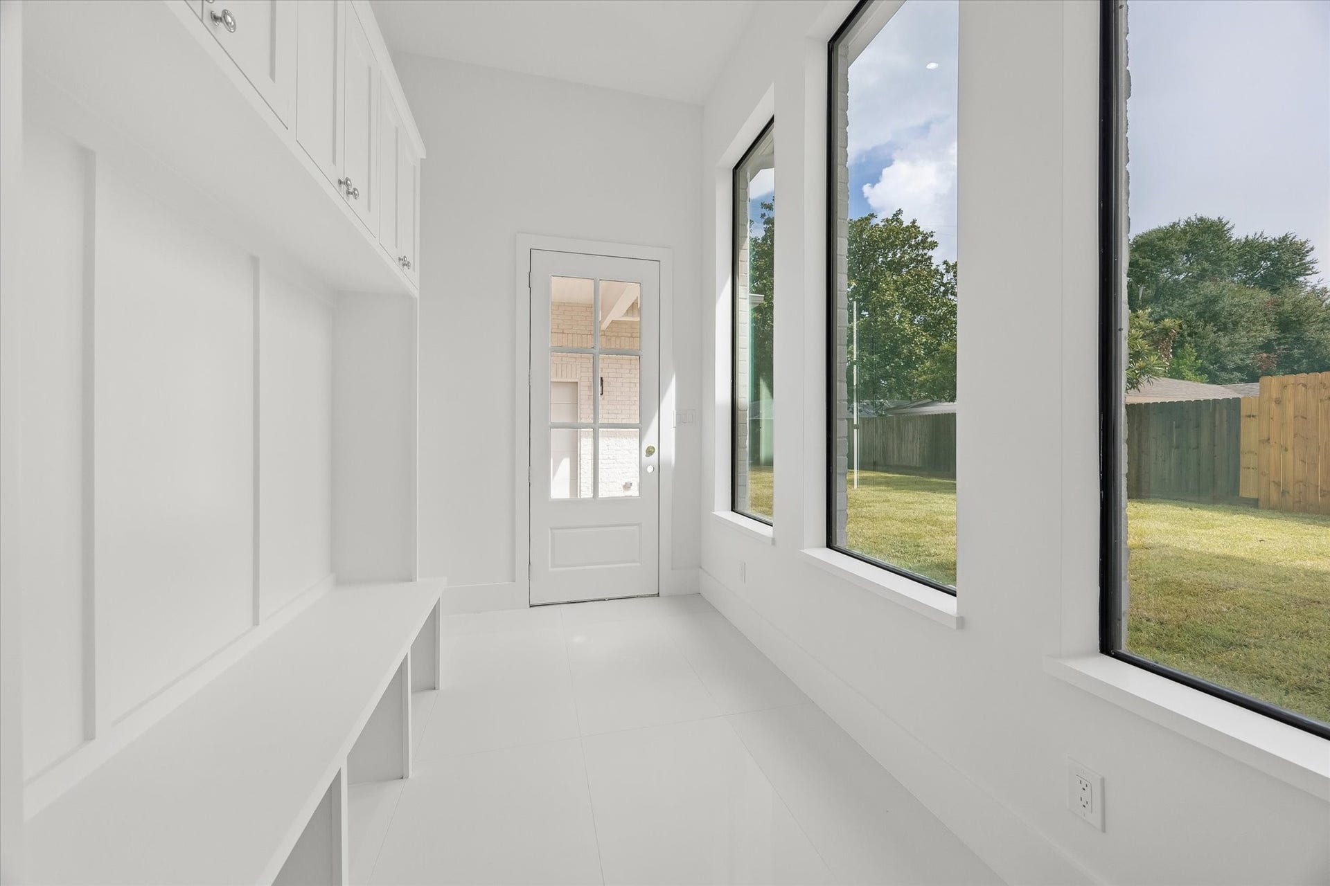 4714 W Alabama Street, Houston, TX 77027 Great mudroom with ideal storage space!