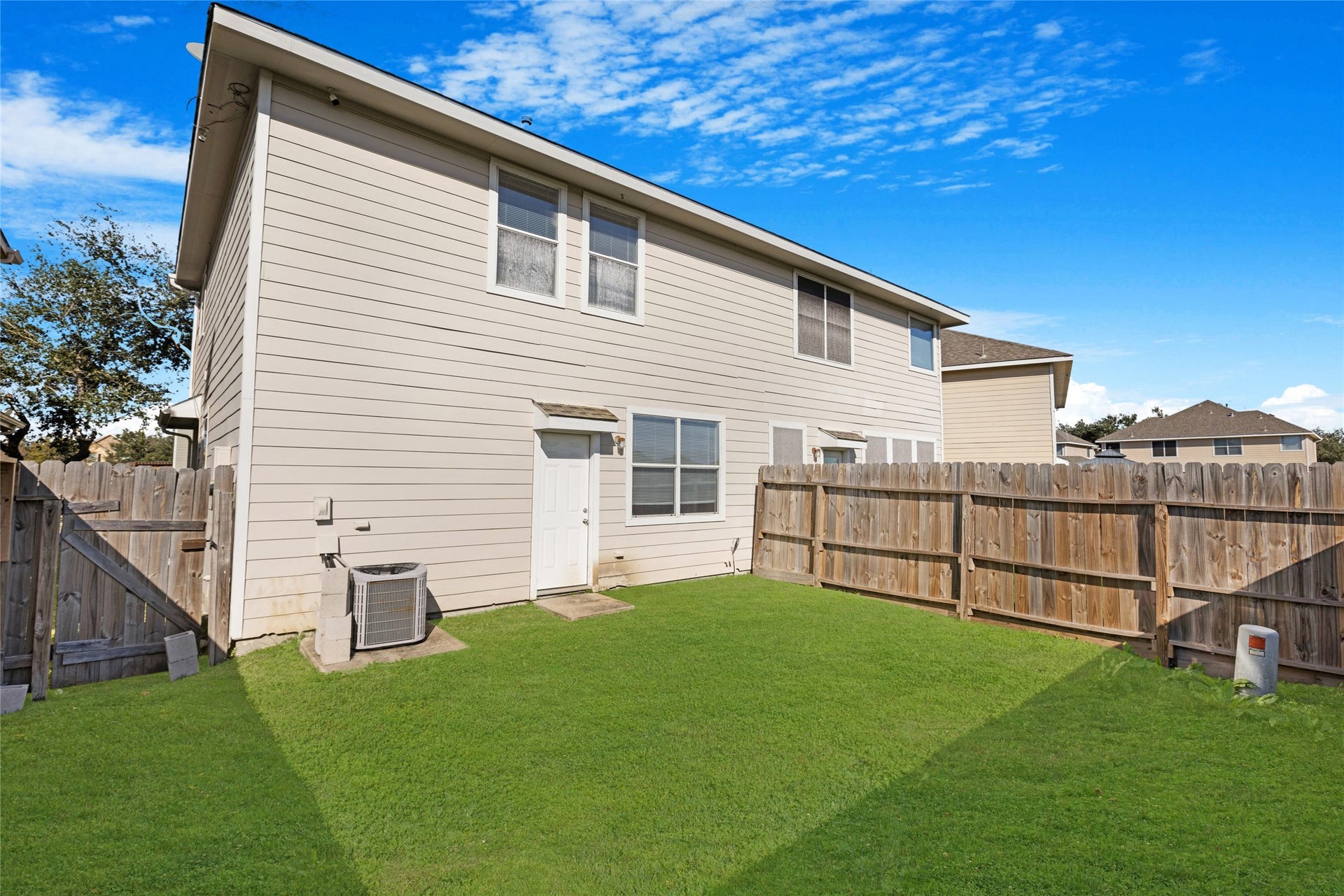 3412 Orchid Trace Lane, Houston, TX 77047 Neatly maintained, backyard, offers privacy and plenty of space for outdoor activities