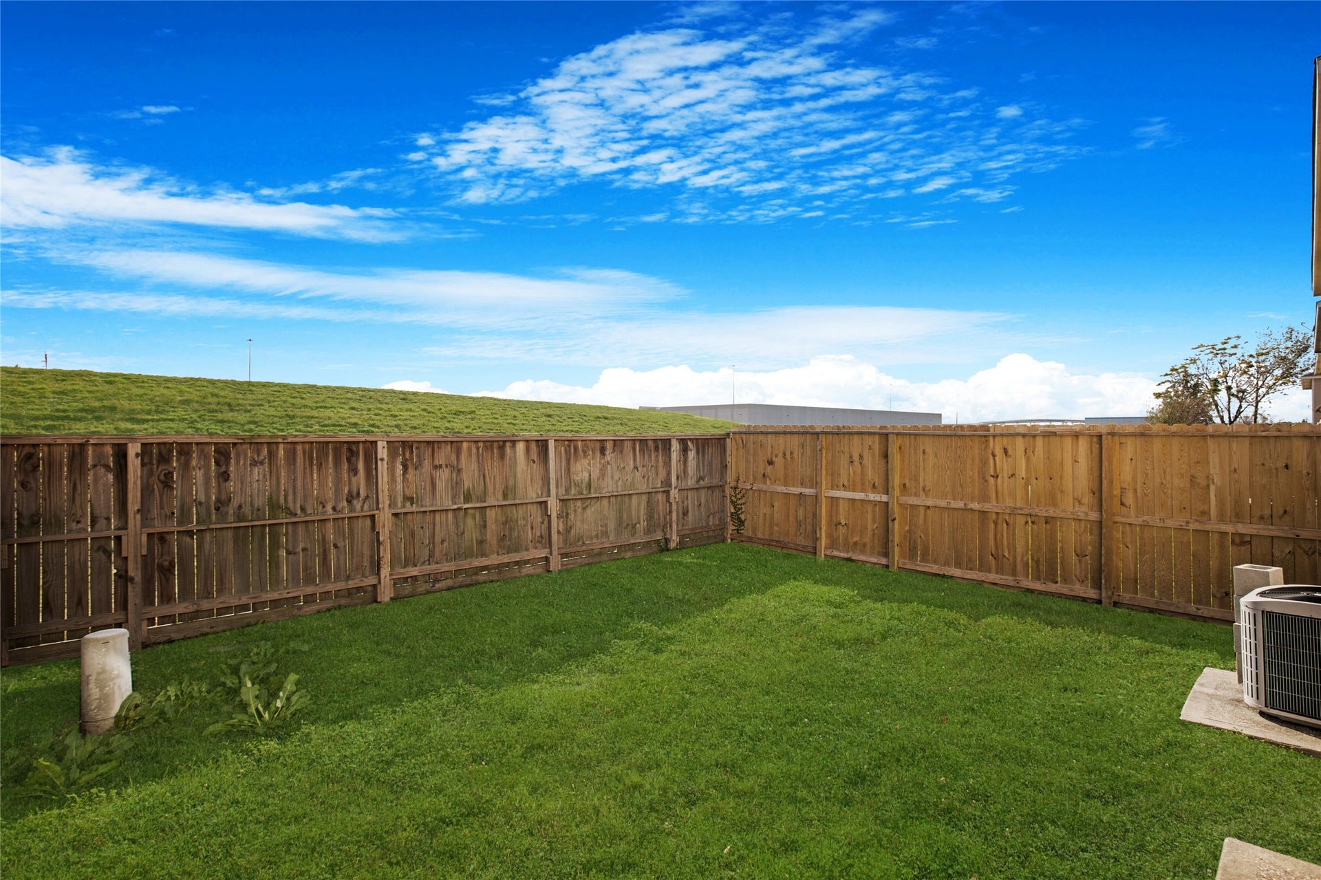 3412 Orchid Trace Lane, Houston, TX 77047 No back neighbors for ultimate privacy! Perfect for outdoor activities, gardening, and gatherings!