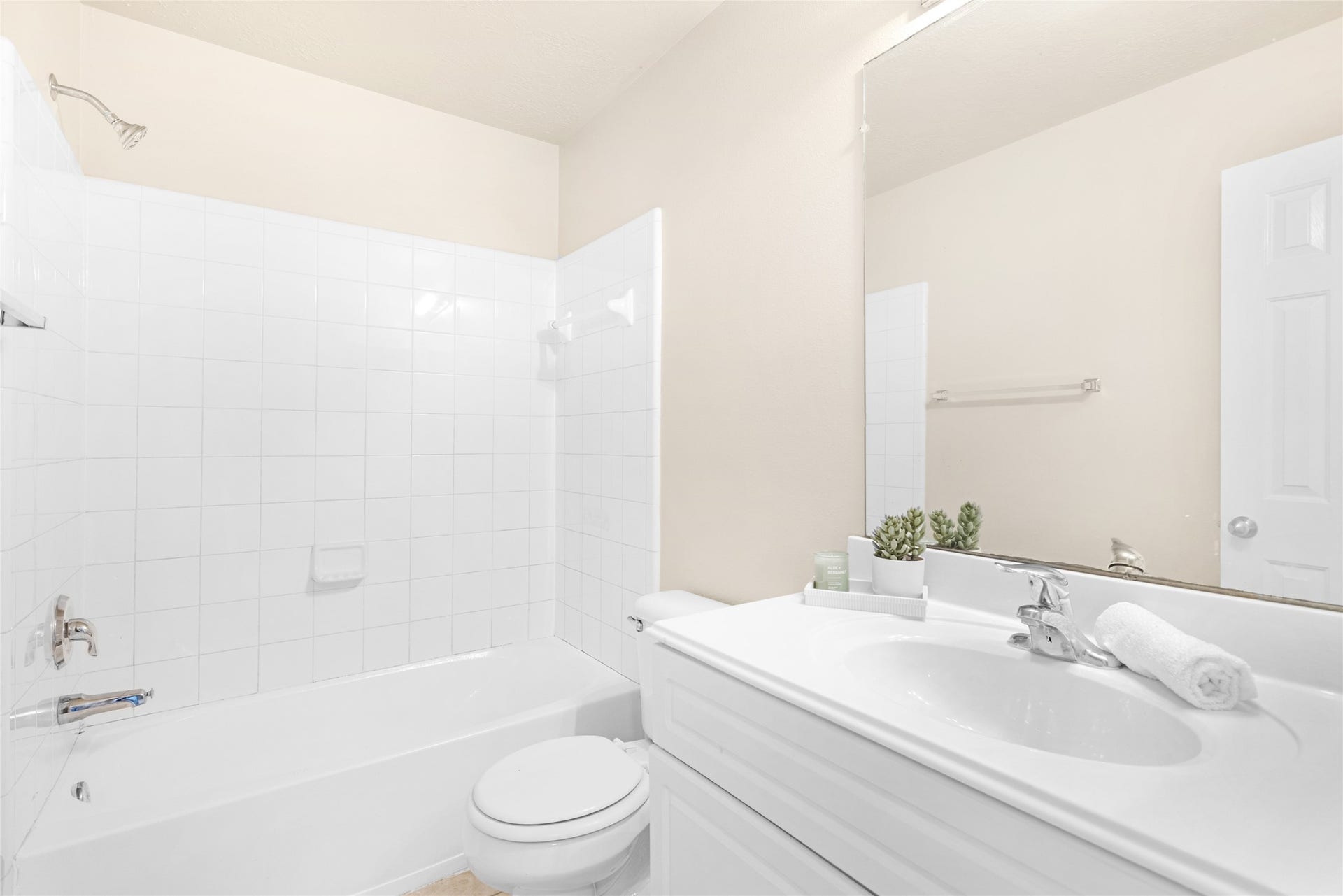 3412 Orchid Trace Lane, Houston, TX 77047 Secondary bathroom features a tiled shower-tub combo, and large, sleek vanity