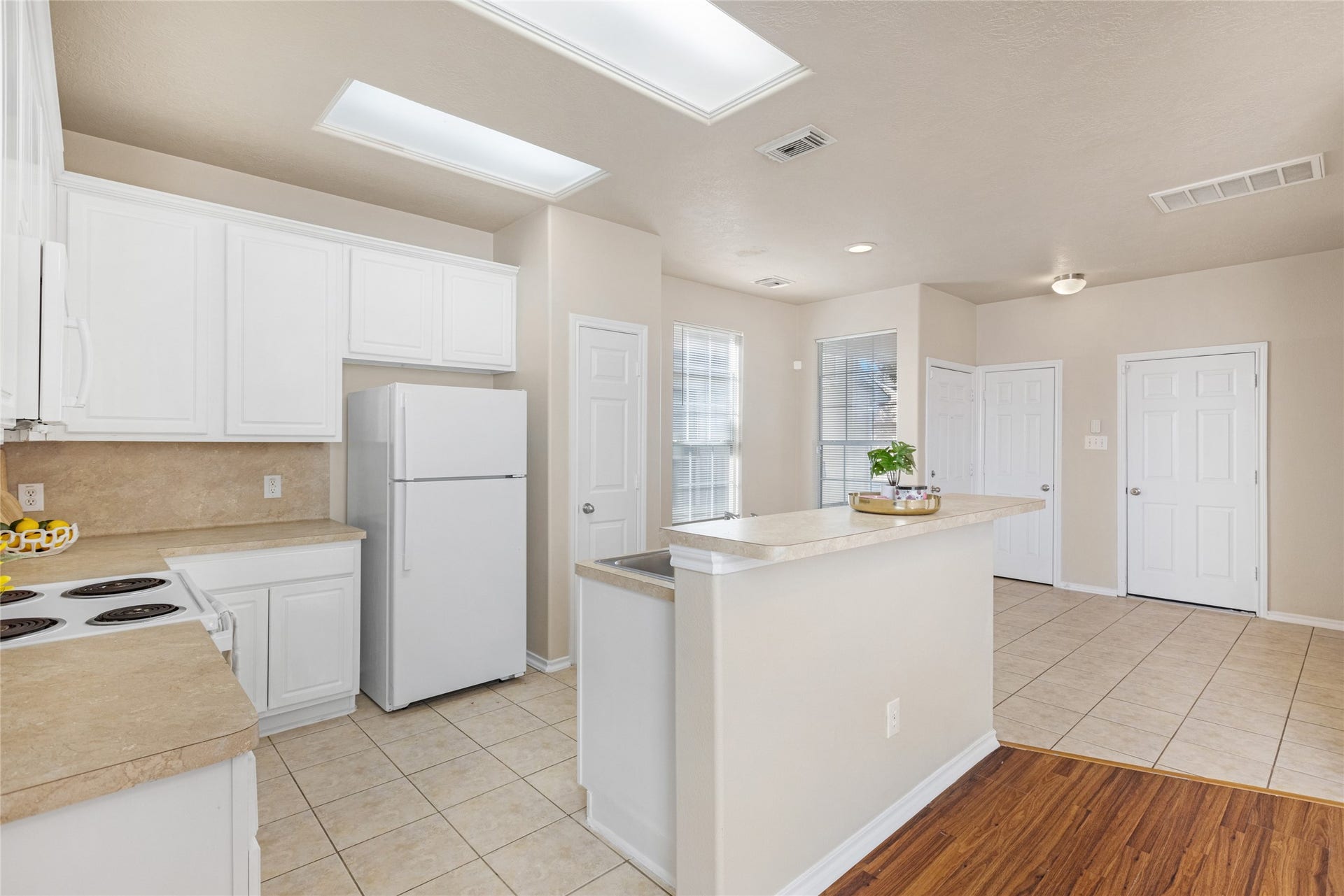 3412 Orchid Trace Lane, Houston, TX 77047 Kitchen/living combo is perfect for entertaining with white cabinetry, and a modern layout