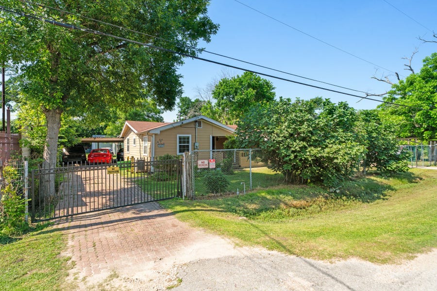 Property photo for 230 Busch Street, Houston, TX