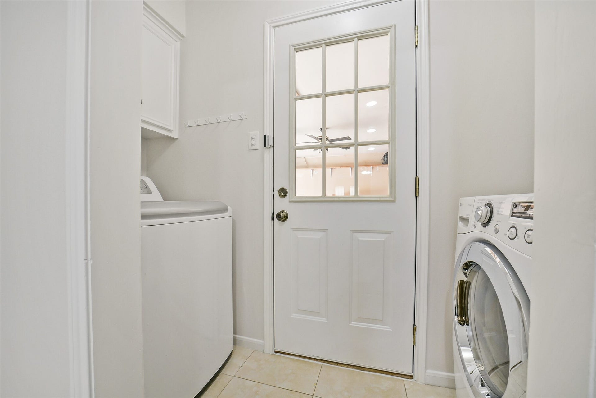 The washer and dryer are included in the lease.