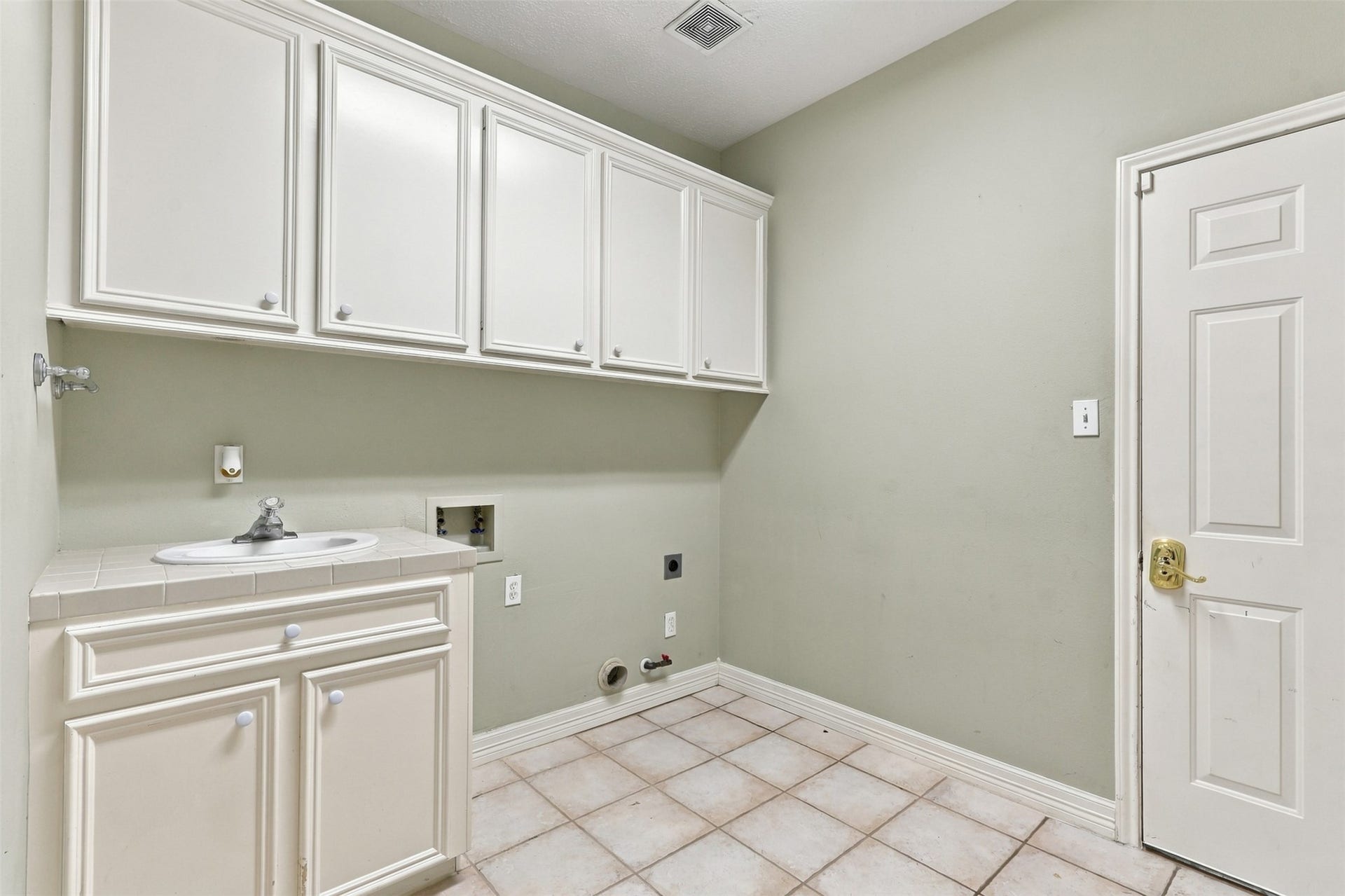 705 Fairway Oaks, Conroe, TX 77302 705 Fairway Oaks, Conroe, TX 77302