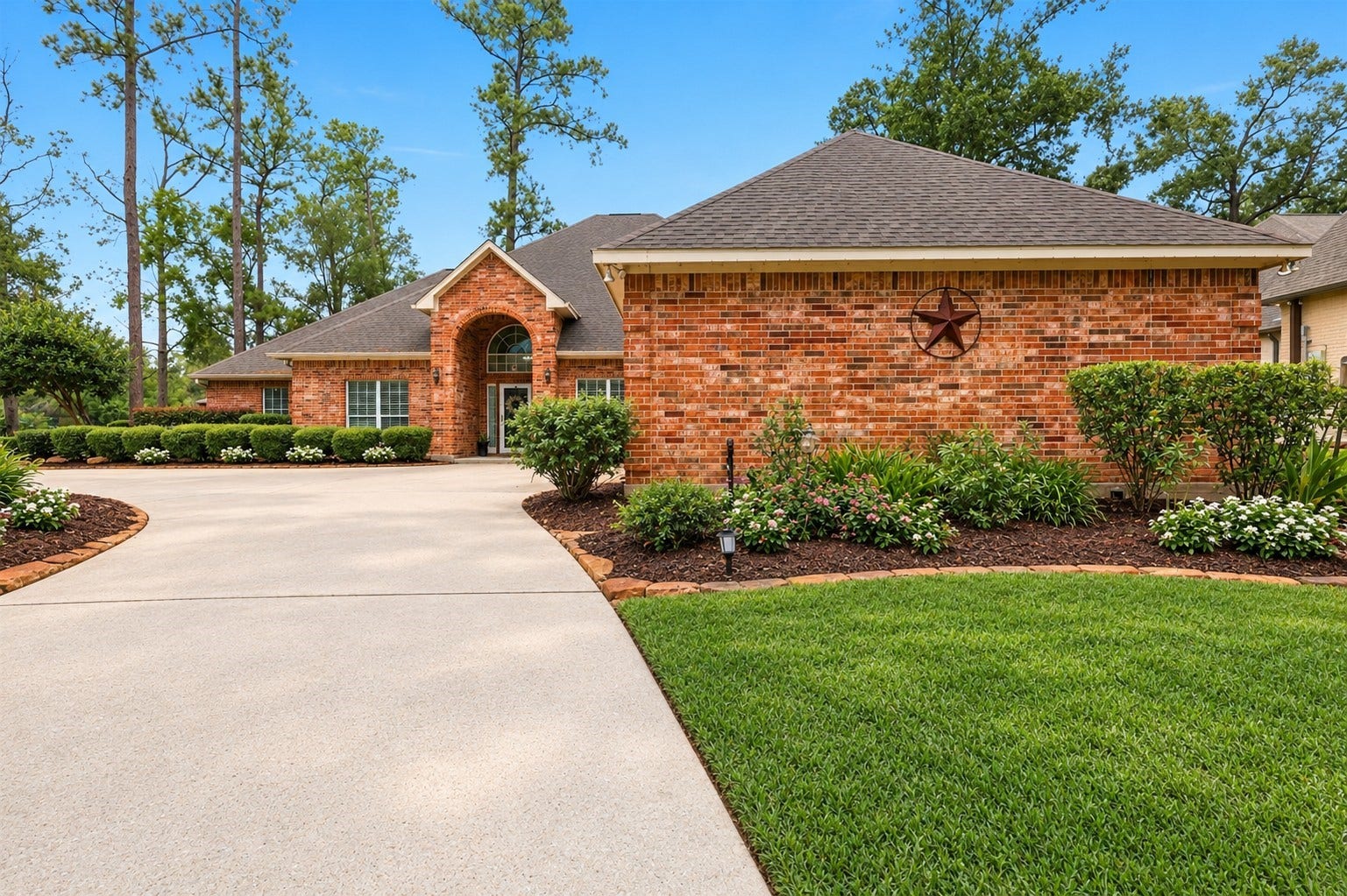 705 Fairway Oaks, Conroe, TX 77302 Gorgeous home located on the 9th hole in Fairway of River Plantation.