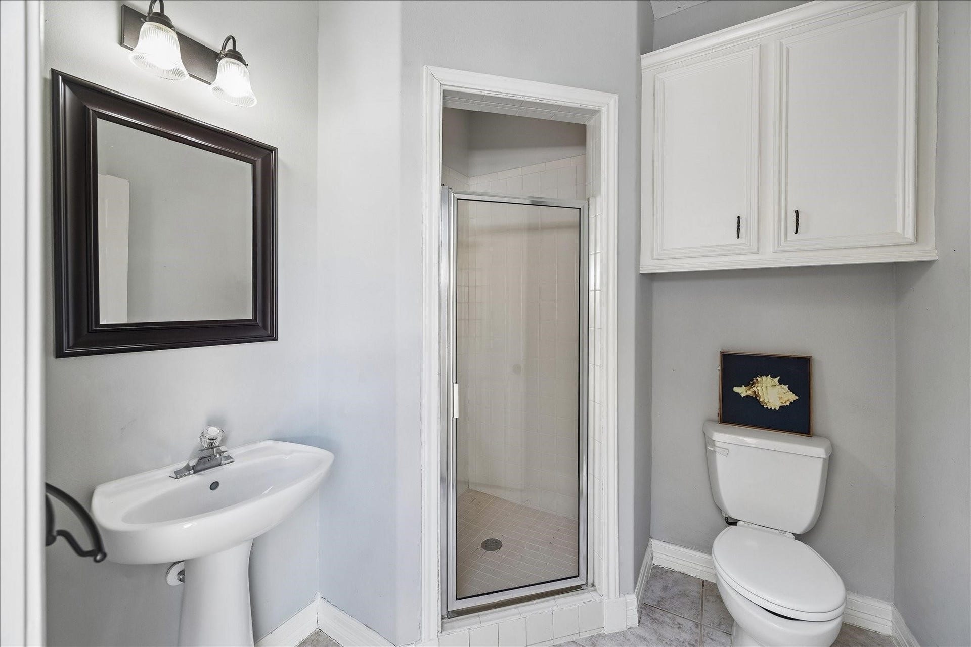 705 Fairway Oaks, Conroe, TX 77302 Third bathroom by the pool to keep those gorgeous new floors dry!