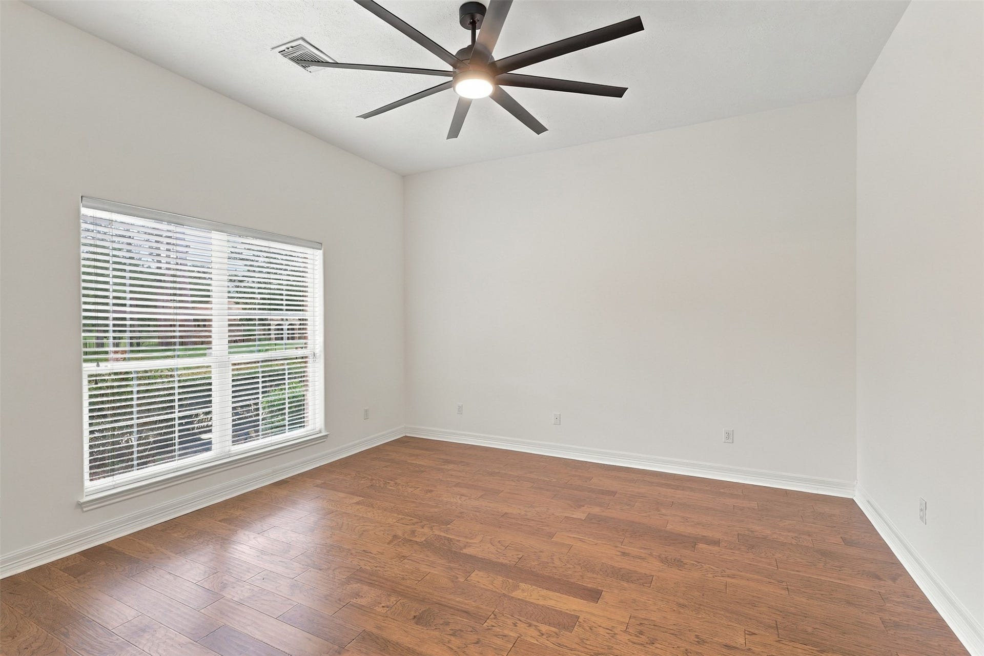 705 Fairway Oaks, Conroe, TX 77302 Working from home? This home has the space!
